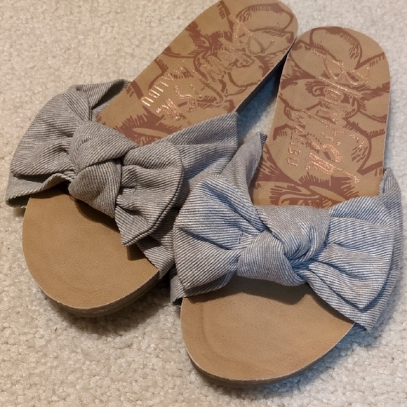Blowfish Gray Sandals with Bow Detail - Picture 4 of 4